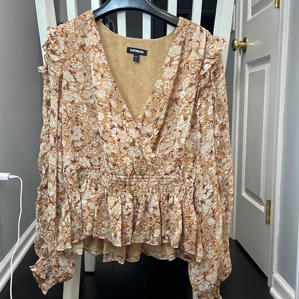 LAST CHANCE Express Floral Flowy Shirt